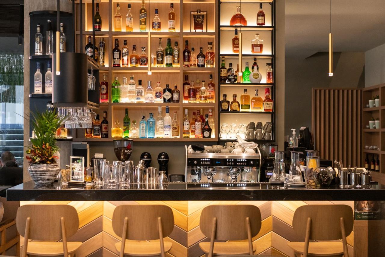 S Hotel Boutique Thessaloníki Exteriör bild The bar at the restaurant