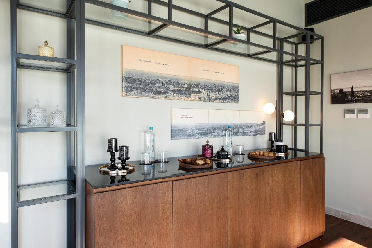S Hotel Boutique Thessaloníki Exteriör bild A wet bar in a home